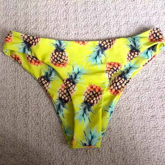 Pineapple bikini! - Picture 2 of 4